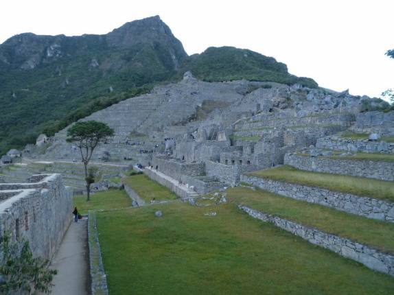 De manhã bem cedo, ainda vazia, as ruínas de Machu Picchu, no Peru